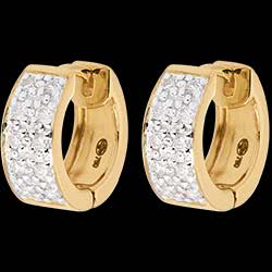 <a href=http://www.edenly.com/boucles-oreilles-creoles/boucles-oreilles-diorama-or-jaune-pave-mm-20-diam,206,23.html?liste_cat=20X22X24X23X38 style=color:#fff;text-decoration:none;><u> boucles d'oreilles diorama or jaune pav� (MM)  - 20 diamants</u><br><br><strike>910 €</strike> (-31%) <b style=color:#FF9999;>630 €</b></a>