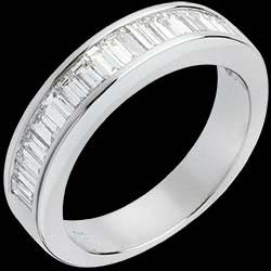 Alliance or blanc semi pavÃ©e - Diamants taille baguette sertis rail ...