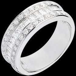 <a href=http://www.edenly.com/alliance-or-diamant/bague-heritiere-or-blanc-pavee-carats-29-diamants,537,10.html?url=alliance-mariage-or-diamant&liste_cat=9X10X11X30X41X36X34X37X31 style=color:#fff;text-decoration:none;>Bague h�riti�re or blanc pav�e - 1 carat - 44 diamants <br><b style=color:#FFE492;>2490 €</b> (-37%) </a>