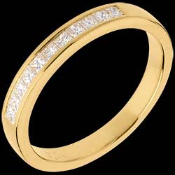 <a href=http://www.edenly.com/alliance-or-diamant/alliance-or-jaune-semi-pavee-serti-rail-031-carats,538,10.html?liste_cat=10 style=color:#fff;text-decoration:none;><u>Alliance or jaune semi pav�e - serti rail - 0.31 carats - 11 diamants</u><br><br><strike>1070 €</strike> (-17%) <b style=color:#FF9999;>890 €</b></a>