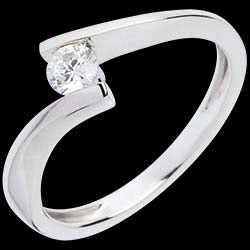 <a href=http://es.edenly.com/solitarios-diamante/solitario-apostrofe-oro-blanco,357,3.html?url=anillos-compromiso&liste_cat=2X3X4X5X12 style=color:#fff;text-decoration:none;>Solitario ap�strofe oro blanco  <br><b style=color:#FFE492;>490 €</b> (-56%) </a>