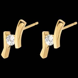 <a href=http://de.edenly.com/ohrstecker-diamanten/ohrstecker-apostrophe-weissgold-031-karat,368,22.html?liste_cat=22 style=color:#fff;text-decoration:none;><u>Ohrstecker Apostroph in Weissgold - 0.31 Karat</u><br><br><b>590 €</b></a>