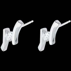 <a href=http://de.edenly.com/ohrstecker-diamanten/ohrstecker-apostrophe-weissgold-031-karat,367,22.html?liste_cat=22 style=color:#fff;text-decoration:none;><u>Ohrstecker Apostroph in Weissgold - 0.31 Karat</u><br><br><b>540 €</b></a>