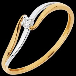 <a href=http://de.edenly.com/ringe-klassisch/solitar-ring-eloise,3006,7.html?liste_cat=7 style=color:#fff;text-decoration:none;><u>Solit�r Ring Eloise</u><br><br><b>240 €</b></a>