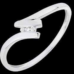 <a href=http://de.edenly.com/ringe-klassisch/trilogie-ring-serena,3046,7.html?liste_cat=7 style=color:#fff;text-decoration:none;><u>Trilogie Ring Serena</u><br><br><b>290 €</b></a>