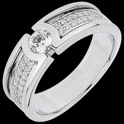 <a href=http://www.edenly.com/solitaires-accompagnes/bague-solitaire-deesse,3057,4.html?url=bague-fiancaille&liste_cat=2X3X4X5X12 style=color:#fff;text-decoration:none;>Bague Solitaire D�esse  - diamant 0.27 carat <br><b style=color:#FFE492;>1290 €</b> (-46%) </a>
