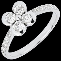 <a href=http://de.edenly.com/ringe-breit/solitar-ring-kleeblatt,3059,8.html?liste_cat=8 style=color:#fff;text-decoration:none;><u>Solit�r Ring Kleeblatt</u><br><br><strike>2080 €</strike> (-43%) <b style=color:#FF9999;>1190 €</b></a>