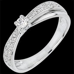 <a href=http://www.edenly.com/solitaires-accompagnes/bague-solitaire-diaphane,3062,4.html?url=bague-fiancaille&liste_cat=2X3X4X5X12 style=color:#fff;text-decoration:none;>Bague Solitaire Diaphane - diamant 0.1 carat <br><b style=color:#FFE492;>590 €</b> (-48%) </a>