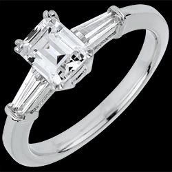 <a href=http://de.edenly.com/solitar-umrandet-von-diamanten/,3072,4.html style=color:#fff;text-decoration:none;><u>Solit�r Ring �berw�ltigende Liebe</u><br><br><b>14780 €</b></a>