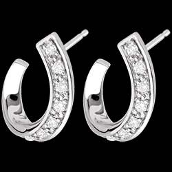 <a href=http://it.edenly.com/orecchini-cerchio-oro-diamanti/orecchini-acchiappa-cuore-oro-bianco,447,23.html?url=orecchini-cerchio-oro-diamanti&liste_cat=23 style=color:#fff;text-decoration:none;>Orecchini Acchiappa-Cuore - oro bianco <br><b style=color:#FFE492;>490 €</b> (-16%) </a>