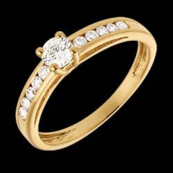 <a href=http://de.edenly.com/solitar-umrandet-von-diamanten/solitar-decies-gelbgold-039-karat-11-diamanten,47,4.html?liste_cat=4 style=color:#fff;text-decoration:none;><u>Solit�r Decies in Gelbgold - 0.39 Karat - 11 Diamanten</u><br><br><strike>1550 €</strike> (-43%) <b style=color:#FF9999;>890 €</b></a>