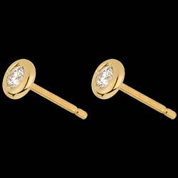 <a href=http://es.edenly.com/pendientes-cortos/pendientes-mu-eca-solitario-oro-amarillo,1281,22.html?url=pendientes&liste_cat=20X22X24X23X38X44 style=color:#fff;text-decoration:none;>Pendientes  mu�eca Solitario oro amarillo <br><b style=color:#FFE492;>390 €</b> (-29%) </a>