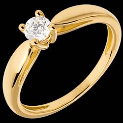 <a href=http://www.edenly.com/solitaire-diamant/solitaire-roseau-or-jaune-gm-26-carats,309,3.html?url=bague-fiancaille&liste_cat=2X3X4X5X12 style=color:#fff;text-decoration:none;>Solitaire roseau or jaune - 0.26 carat <br><b style=color:#FFE492;>490 €</b> (-44%) </a>