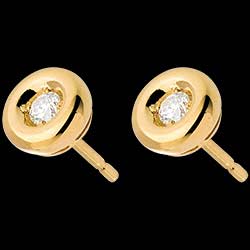 <a href=http://de.edenly.com/ohrstecker-diamanten/ohrstecker-calice-gelbgold,294,22.html?liste_cat=22 style=color:#fff;text-decoration:none;><u>Ohrstecker Kelch in Gelbgold</u><br><br><b>710 €</b></a>