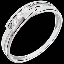 <a href=http://de.edenly.com/trilogie/trilogie-ring-bipolaire-weissgold,1219,5.html?liste_cat=5 style=color:#fff;text-decoration:none;><u>Trilogie-Ring Bipolar - Wei�gold mit 3 Diamanten  </u><br><br><b>820 €</b></a>