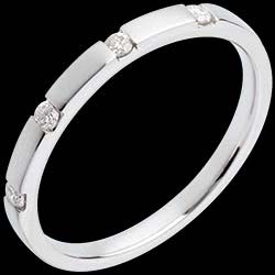 <a href=http://www.edenly.com/alliance-or-diamant/alliance-or-blanc-diamants,530,10.html?liste_cat=10 style=color:#fff;text-decoration:none;><u>Alliance or blanc - 4 diamants</u><br><br><b>670 €</b></a>