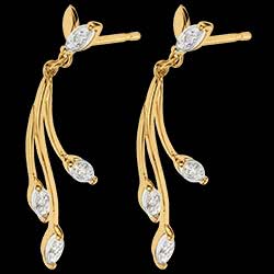 <a href=http://www.edenly.com/boucles-oreilles-pendantes/boucles-d-oreilles-luxuriance-vegetale,1295,24.html?liste_cat=20X22X24X23X38 style=color:#fff;text-decoration:none;><u>Boucles d'oreilles luxuriance v�g�tale or blanc or jaune et diamants.</u><br><br><strike>580 €</strike> (-33%) <b style=color:#FF9999;>390 €</b></a>