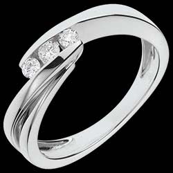 <a href=http://es.edenly.com/triologias/anillo-triologia-riturnelo-oro-blanco-diamantes,1104,5.html?mode_search=best style=color:#fff;text-decoration:none;>Anillo Triolog�a riturnelo oro blanco - 3 diamantes <br><b style=color:#FFE492;>590 €</b> (-42%) </a>