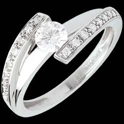 <a href=http://de.edenly.com/solitar-umrandet-von-diamanten/solitar-mecano-weissgold-051-karat,420,4.html?liste_cat=4 style=color:#fff;text-decoration:none;><u>Solit�r mecano in Weissgold - 0.51 Karat</u><br><br><strike>3170 €</strike> (-53%) <b style=color:#FF9999;>1490 €</b></a>