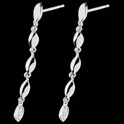 <a href=http://www.edenly.com/boucles-oreilles-pendantes/boucles-d-oreilles-douce-flore-or-blanc,1296,24.html?liste_cat=20X22X24X23X38 style=color:#fff;text-decoration:none;><u>Boucles d'oreilles douce flore or blanc.</u><br><br><strike>440 €</strike> (-34%) <b style=color:#FF9999;>290 €</b></a>