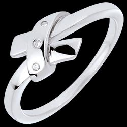<a href=http://argent.edenly.com/bagues-fines-argent/bague-lien-trilogie-argent-diamant,6215,2007.html?liste_cat=2006X2010X2008X2007 style=color:#fff;text-decoration:none;><u>Bague Lien trilogie argent et diamant</u><br><br><b>59 €</b></a>