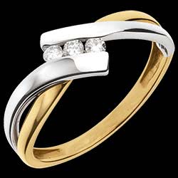 <a href=http://de.edenly.com/trilogie/trilogie-ring-dolce-vita,1110,5.html?liste_cat=5 style=color:#fff;text-decoration:none;><u>Trilogie-Ring Dolce Vita - Gelbgold und Wei�gold mit 3 Diamanten  </u><br><br><b>810 €</b></a>