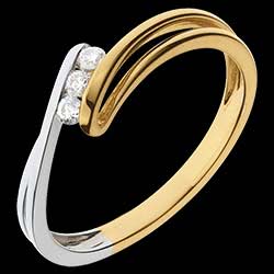 <a href=http://de.edenly.com/trilogie/trilogie-ring-givre-gelbgold-und-weiss,1075,5.html?liste_cat=5 style=color:#fff;text-decoration:none;><u>Trilogie-Ring Rauhreif - Gelbgold und Wei�gold mit 3 Diamanten</u><br><br><strike>620 €</strike> (-38%) <b style=color:#FF9999;>385 €</b></a>