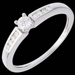 <a href=http://www.edenly.com/solitaires-accompagnes/solitaire-octave-or-blanc-mm-021-carats-diamants,50,4.html?url=bague-fiancaille&liste_cat=2X3X4X5X12 style=color:#fff;text-decoration:none;>Solitaire Octave or blanc  - diamant 0.13 carat <br><b style=color:#FFE492;>490 €</b> (-42%) </a>