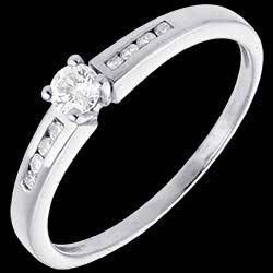 <a href=http://de.edenly.com/solitar-umrandet-von-diamanten/solitar-octave-weissgold-027-karat-diamanten,62,4.html?liste_cat=4 style=color:#fff;text-decoration:none;><u>Solit�r Octave in Weissgold  - 0.27 Karat - 9 Diamanten</u><br><br><strike>1060 €</strike> (-44%) <b style=color:#FF9999;>590 €</b></a>