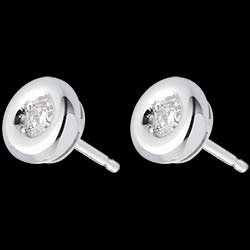 <a href=http://de.edenly.com/ohrstecker-diamanten/ohrstecker-calice-weissgold,292,22.html?liste_cat=22 style=color:#fff;text-decoration:none;><u>Ohrstecker Kelch in Weissgold</u><br><br><b>510 €</b></a>