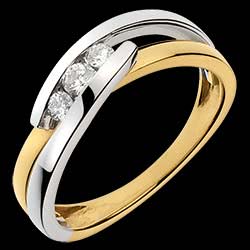 <a href=http://mariage.edenly.com/trilogies-diamant/bague-trilogie-serenade,1076,1005.html?liste_cat=1002X1003X1004X1005X1012 style=color:#fff;text-decoration:none;><u>Bague trilogie S�r�nade or jaune - or blanc - 3 diamants</u><br><br><strike>1360 €</strike> (-36%) <b style=color:#FF9999;>868 €</b></a>