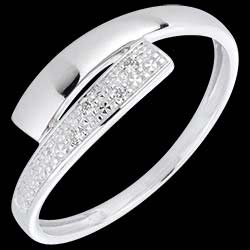 <a href=http://de.edenly.com/ringe-klassisch/diamant-ring-lumiere-weissgold,1539,7.html?liste_cat=7 style=color:#fff;text-decoration:none;><u>Diamantring Glanzlicht in Wei�gold</u><br><br><strike>360 €</strike> (-28%) <b style=color:#FF9999;>260 €</b></a>