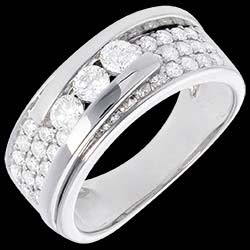 <a href=http://en.edenly.com/rings-large/interlocking-trilogy-ring-white-gold-paved-86-cara,104,8.html?liste_cat=6X7X8 style=color:#fff;text-decoration:none;><u>Interlocking trilogy ring white gold paved - 0.86 carat - 35diamonds</u><br><br><strike>� 2819</strike> (-54%) <b style=color:#FF9999;>� 1309</b></a>