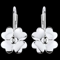 <a href=http://argent.edenly.com/boucles-d-orelles-pendantes-argent/boucles-oreilles-ma-chance-argent-diamant,6247,2024.html?liste_cat=2020X2022X2024X2023 style=color:#fff;text-decoration:none;><u>Boucles d'oreilles Ma chance argent et diamant</u><br><br><b>89 €</b></a>