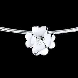 <a href=http://argent.edenly.com/collier-ras-le-cou-argent/collier-ma-chance-argent-diamant,6256,2016.html?liste_cat=2016 style=color:#fff;text-decoration:none;><u>Collier Ma chance argent et diamant</u><br><br><b>79 €</b></a>
