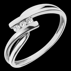 <a href=http://it.edenly.com/trilogy/anello-trilogy-tango-oro-giallo-oro-bianco-diamanti,1078,5.html?mode_search=best style=color:#fff;text-decoration:none;>Anello Trilogy Tango oro giallo- oro bianco - 3 diamanti <br><b style=color:#FFE492;>350 €</b> (-38%) </a>