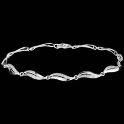 <a href=http://www.edenly.com/bracelets-chaines/bracelet-torsage-or-blanc-22-diamants,1305,19.html?liste_cat=17X18X19 style=color:#fff;text-decoration:none;><u>Bracelet Torsade or blanc - 22 diamants</u><br><br><strike>1070 €</strike> (-45%) <b style=color:#FF9999;>590 €</b></a>