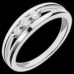 <a href=http://hochzeit.edenly.com/trilogie-diamant/trilogie-ring-abime-weissgold,1080,1005.html style=color:#fff;text-decoration:none;><u>Trilogie-Ring Untiefe - Wei�gold mit 3 Diamanten</u><br><br><strike>1000 €</strike> (-30%) <b style=color:#FF9999;>700 €</b></a>