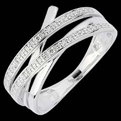 <a href=http://www.edenly.com/collection-saturne/bague-tourbillon-or-blanc-6-diamants,1170,119.html?liste_cat=119 style=color:#fff;text-decoration:none;><u>Bague Tourbillon or blanc - 6 diamants</u><br><br><strike>610 €</strike> (-20%) <b style=color:#FF9999;>490 €</b></a>