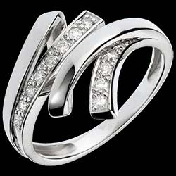 <a href=http://en.edenly.com/rings-large/overlaid-white-gold-sophie-ring,1172,8.html?liste_cat=6X7X8 style=color:#fff;text-decoration:none;><u>Overlaid White Gold Desert night Ring - 12 Diamonds</u><br><br><strike>� 959</strike> (-42%) <b style=color:#FF9999;>� 559</b></a>