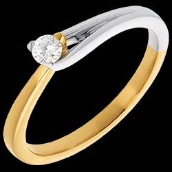 <a href=http://de.edenly.com/solitar/solitar-broche-weiss-und-gelbgold,70,3.html style=color:#fff;text-decoration:none;><u>Solit�r Broche in Weiss- und Gelbgold</u><br><br><b>760 €</b></a>