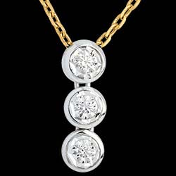 <a href=http://de.edenly.com/klassische-anhanger/collier-trilogie-sternschnuppe-weiss-und-gelbgold,246,15.html style=color:#fff;text-decoration:none;><u>Diamant Collier Trilogie Sternschnuppe in Weiss- und Gelbgold - 3 Diamanten</u><br><br><b>810 €</b></a>