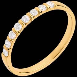 <a href=http://de.edenly.com/goldene-trauringe-mit-diamanten/trauring-semi-pave-gelbgold-krappenfassung-025-kar,575,10.html?liste_cat=10 style=color:#fff;text-decoration:none;><u>Trauring zur H�lfte mit Diamanten besetzt in Gelbgold - Krappenfassung  - 0.25 Karat - 8 Diamanten</u><br><br><strike>670 €</strike> (-36%) <b style=color:#FF9999;>430 €</b></a>