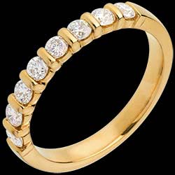 <a href=http://www.edenly.com/alliance-or-diamant/alliance-or-jaune-semi-pavee-serti-barrettes-carat,604,10.html?url=alliance-mariage-or-diamant&liste_cat=9X10X11X30X41X36X34X37X31 style=color:#fff;text-decoration:none;>Alliance or jaune semi pav�e - serti barrettes - 0.5 carats - 8 diamants <br><b style=color:#FFE492;>790 €</b> (-39%) </a>