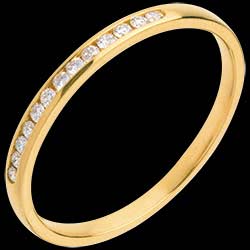 <a href=http://de.edenly.com/goldene-trauringe-mit-diamanten/trauring-semi-pave-gelbgold-kanalfassung-13-diaman,579,10.html style=color:#fff;text-decoration:none;>Trauring zur H�lfte mit Diamanten besetzt in Gelbgold - Kanalfassung  - 13 Diamanten <br><b style=color:#FFE492;>290 €</b> (-38%) </a>
