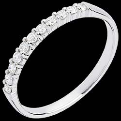 <a href=http://www.edenly.com/alliance-or-diamant/alliance-or-blanc-semi-pavee-serti-griffes-11-diam,569,10.html?liste_cat=10 style=color:#fff;text-decoration:none;><u>Alliance or blanc semi pav�e - serti griffes - 11 diamants</u><br><br><strike>490 €</strike> (-31%) <b style=color:#FF9999;>340 €</b></a>