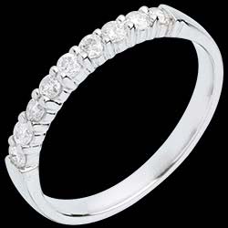<a href=http://de.edenly.com/goldene-trauringe-mit-diamanten/trauring-semi-pave-weissgold-krappenfassung-025-ka,572,10.html?liste_cat=10 style=color:#fff;text-decoration:none;><u>Trauring zur H�lfte mit Diamanten besetzt in Weissgold - Krappenfassung  - 0.25 Karat - 9 Diamanten</u><br><br><strike>800 €</strike> (-32%) <b style=color:#FF9999;>540 €</b></a>