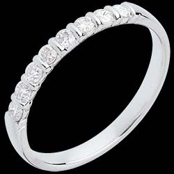 <a href=http://de.edenly.com/goldene-trauringe-mit-diamanten/trauring-semi-pave-weissgold-krappenfassung-025-ka,571,10.html?liste_cat=10 style=color:#fff;text-decoration:none;><u>Trauring zur H�lfte mit Diamanten besetzt in Weissgold - Krappenfassung  - 0.25 Karat - 8 Diamanten</u><br><br><strike>670 €</strike> (-34%) <b style=color:#FF9999;>440 €</b></a>