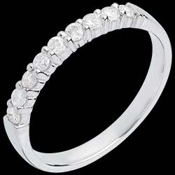 <a href=http://de.edenly.com/goldene-trauringe-mit-diamanten/trauring-semi-pave-weissgold-krappenfassung-03-kar,573,10.html?liste_cat=10 style=color:#fff;text-decoration:none;><u>Trauring zur H�lfte mit Diamanten besetzt in Weissgold - Krappenfassung  - 0.3 Karat - 9 Diamanten</u><br><br><strike>800 €</strike> (-32%) <b style=color:#FF9999;>540 €</b></a>