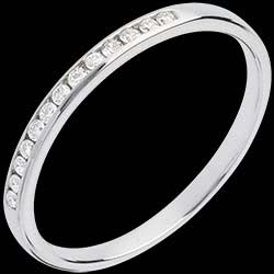 <a href=http://es.edenly.com/alianzas-oro-diamantes/alianza-oro-blanco-semi-empedrado-engaste-rail-13-diamantes,557,10.html?mode_search=best style=color:#fff;text-decoration:none;>Alianza oro blanco semi empedrado - engaste ra�l - 13 diamantes <br><b style=color:#FFE492;>340 €</b></a>